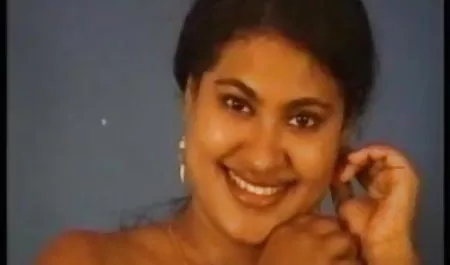 सुनहरे बालों वाली माया हिल्स उसे तंग गुदा dildo और आदमी के डिक हिंदी में फुल सेक्सी मूवी बेकार है