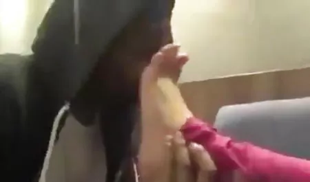 दो सेक्सी लड़कियों की मूवी फिल्म सेक्सी वीडियो में तरह त्रिगुट और वे एक पुरुष के साथ बकवास