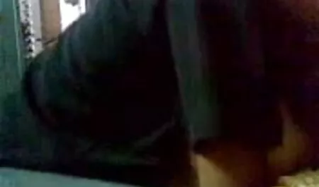 एक सहपाठी मामूली हिंदी में सेक्सी मूवी एचडी लेरा के पास आया और गुदा मैथुन करने की पेशकश की, और इसलिए चोट न पहुंचाने के लिए, उसने पहली बार गुलाबी फालूस का उपयोग करने की पेशकश की। लेरौक्स को यह सब इसलिए मिला ताकि वह खुद भीख मांगे कि उसने अपना लंबा लंड उसकी गांड में डाल दिया