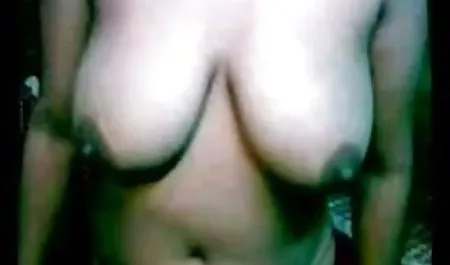 सेक्सी पंजाबी में सेक्सी मूवी अधोवस्त्र में पतला कुतिया अपनी गुदा उंगलियों को फैलाती है और एक सदस्य पर बैठती है
