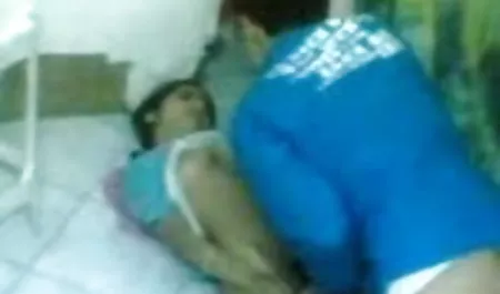 बालों वाली बिल्ली के साथ परिपक्व कुतिया उसके प्रेमी fucks फुल सेक्सी मूवी वीडियो में