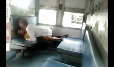 चिकी ने बाथरूम में सेक्सी मूवी गुदा सेक्स के लिए एक राहगीर को बुलाया