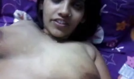 उसने एक गोरी से अपनी फुल सेक्सी मूवी वीडियो में पैंटी उतार दी और अपनी नाक उसकी गांड में दबा दी