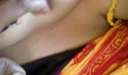 कैसे उसने दो लड़कियों को राजी किया कि वह उसे एक blowjob देने के लिए स्पष्ट नहीं है। लेकिन यहाँ वे उसके ट्रंक और अंडकोष को चाटते हैं, अपने हाथों से मदद करते हैं। एक लंबे blowjob के बाद, वह इन लड़कियों एचडी में सेक्सी मूवी में से एक को चोदता है