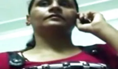 तीन युवा सुंदरियों ने एक दोस्त हिंदी सेक्सी मूवी वीडियो में के भाई को बहकाया