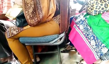दोस्त ने फर्श पर एक रेडहेड कुतिया को गड़बड़ किया और सह के साथ सेक्सी मूवी एचडी में बाढ़ आ गई