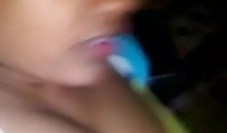 एम्मा नाम की सेक्सी मूवी एचडी में भयानक सुंदरता, एक विकृत चमड़े के सूट में अपने प्रेमी के लिए तैयार, पहले भूखे होंठों के साथ अपने दूर के बड़े सेक्स उपकरण को चूसती है, जो यार फिर उसे कड़ी मेहनत से चोदता है