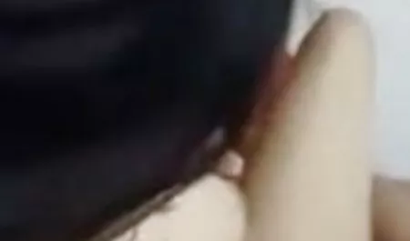 मेरी पत्नी के पास एक ही समय में तीन हिंदी में सेक्सी मूवी वीडियो में डिक्स हैं