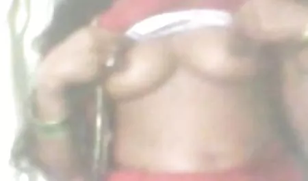 युवा लड़का धीरे से चूत को चाटता है और एक सेक्सी श्यामला को सेक्सी मूवी इंग्लिश में चोदता है