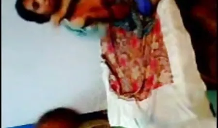 दोस्त अपनी प्रेमिका को घर के पीछे सेक्सी मूवी मूवी हिंदी में बरामदे में चोदता है