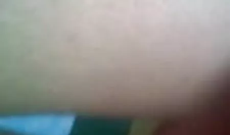 जबकि पति एक कुर्सी पर सो रहा है, उसकी फूहड़ पत्नी बिस्तर में सेक्सी मूवी इंग्लिश में एक जवान आदमी को चोदती है