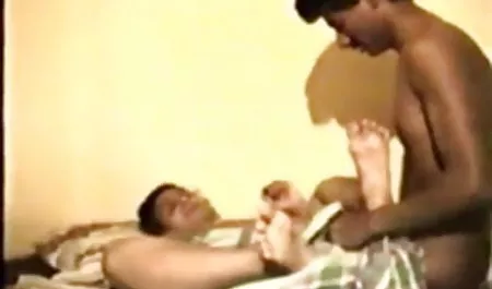 प्यारा दोस्त अर्ध-बहन हिंदी सेक्सी मूवी वीडियो में पर झांकता है और उसे चोदता है