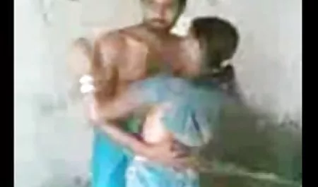 एक उत्तेजित गुफा सभी बड़े, कठोर लिंग की उत्तेजना सेक्सी मूवी पिक्चर हिंदी में और प्रत्याशा से बहती है। लड़का घड़ी की तरह लड़की को भेदता है और जोरदार तरीके से उसे विभिन्न पोज में चोदना शुरू कर देता है