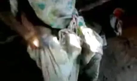 कैंडी के Busty प्रेमी एक सर्कल में और भोजपुरी में सेक्सी मूवी शुक्राणु से भर देते हैं