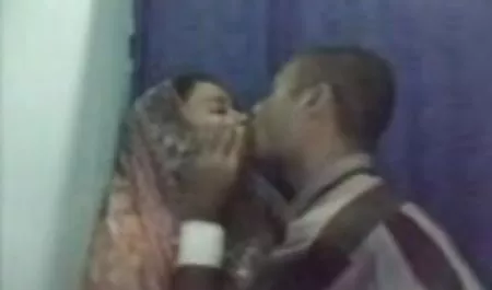 दोस्त गुदा सेक्स और बड़े सेक्स होंठ के साथ बिल्ली में एक युवा सेक्सी हिंदी मूवी वीडियो में श्यामला fucks