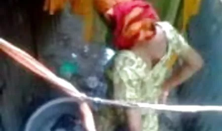 दोस्त गुदा सेक्स में एक सेक्सी श्यामला fucks मूवी सेक्सी वीडियो में और उसे आँसू के लिए लाता है