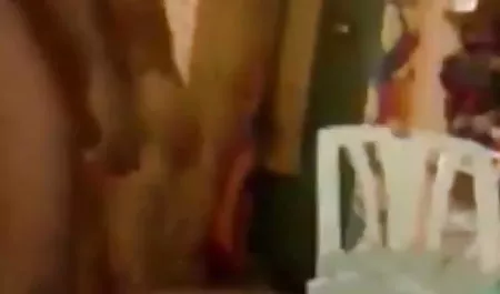 18 फुल सेक्सी मूवी वीडियो में वर्षीय युवा लड़की पहले से ही एक पेशेवर गुदा वेश्या बन गई है