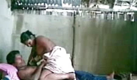 नीग्रो ने हिंदी में सेक्सी मूवी फिल्म बॉस को कॉफी में एक रोगज़नक़ के लिए फेंक दिया और उसे बकवास किया