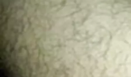 उस आदमी ने एक नटखट एशियाई की चूत को चाटा सेक्सी मूवी वीडियो में सेक्सी और उसे अपने मोटे लंड पर खींच लिया