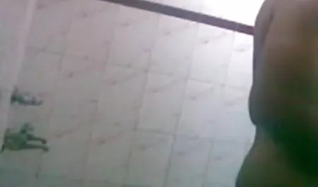 बेब लीला क्रॉफ्ट एक काले dildo और एक मोटी मुर्गा के साथ गुदा हिंदी में सेक्सी मूवी वीडियो में मैथुन करता है