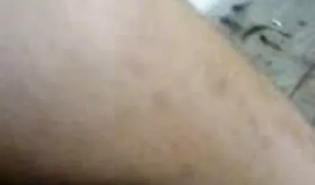 रेडहेड डोना सोफे के पास एक सिट-अप में बैठ गई और सेक्सी मूवी मूवी हिंदी में अपनी वाइब्रेटर को उसकी चूत में घुसा दिया