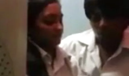 तीन सेक्सी स्वादिष्ट लड़कियां एक समूह blowjob हिंदी में फुल सेक्स मूवी देते हैं