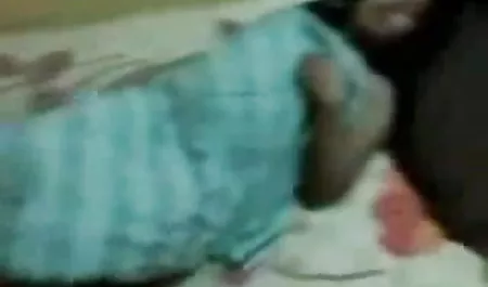 लाल अधोवस्त्र मूवी सेक्सी वीडियो में में सराबोर गधा गोरा गड़बड़ हो जाता है और cums