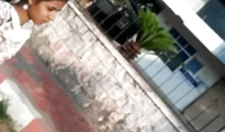 यार भोजपुरी में सेक्सी मूवी ने लतीना को गले में सीढ़ियों पर चढ़ा कर मारा