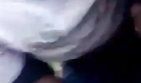 अपनी प्रेमिका के फ्लैट, लोचदार हिंदी सेक्सी मूवी वीडियो में पेट को सहलाते हुए, उस व्यक्ति ने ध्यान से उसकी जीन्स को खोल दिया और धीरे से उसकी चूत को चूमने लगा। इन वेश्याओं की लड़की जल्दी से गीली हो गई और उसने उस लड़के को अपनी छाती में एक कड़ा मुर्गा बांधने दिया