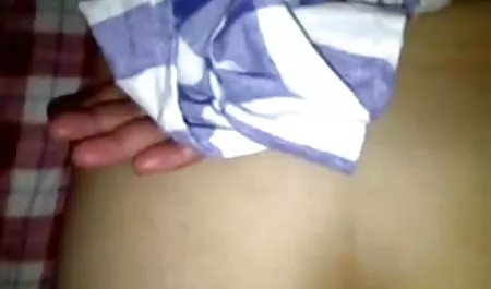 युवा सुनहरे बालों सेक्सी मूवी मूवी हिंदी में वाली handjob डिल्डो