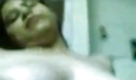 क्यूट स्नो मेडेन के मुंह से कम बहता है फुल मूवी वीडियो में सेक्सी