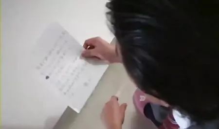 सींग साउथ में मूवी सेक्सी का बना हुआ मीठा उसके मुंह-पानी, गीली बिल्ली, पहले कोमल हाथों से और फिर एक बड़े वाइब्रेटर से परेशान करता है