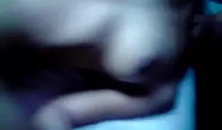 सेक्सी, कामुक आदमी बेरहमी हिंदी में सेक्सी मूवी वीडियो से एक युवा गोरा fucks