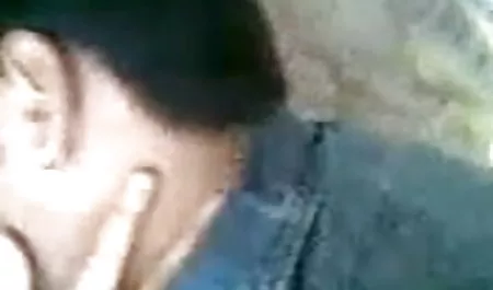 सेक्सी सुंदरता एक गोरा सेक्सी मूवी एचडी हिंदी में के साथ प्यारे त्रिगुट सेक्स दिया