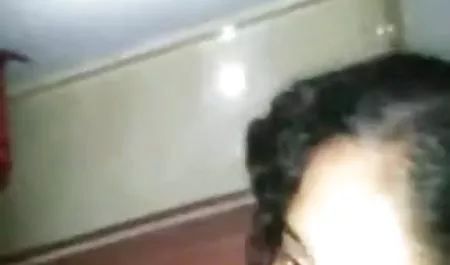 सुंदर गोरा पुरुष blowjob को जगाता है सेक्सी मूवी हिंदी में सेक्सी मूवी