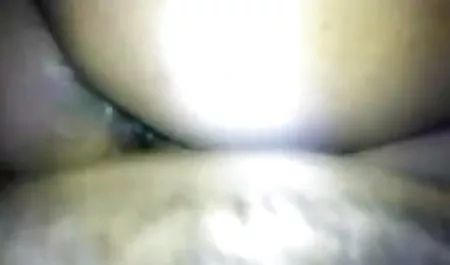 मुंडा बिल्ली के साथ मूवी फिल्म सेक्सी वीडियो में प्यारी डिक पर कूदता है