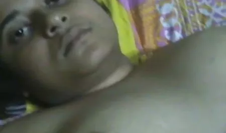 गोरा पेम ने एक मोटा लंड हिंदी में सेक्सी मूवी वीडियो में चूसा