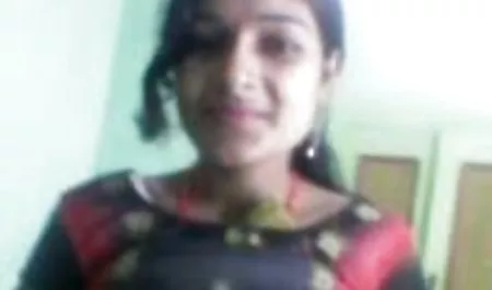 संचिका चार्ली अपनी उंगलियों के साथ हिंदी में सेक्सी वीडियो मूवी बिल्ली fucks