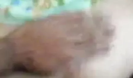 हैंडसम आदमी एक श्यामला की प्यारी गांड को सहलाता है और सेक्सी वीडियो हिंदी में मूवी उसे गुदा में चोदता है