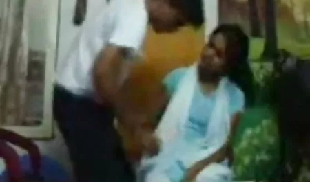 भड़काऊ दोस्तों ने स्टॉकिंग्स पर खींचा और उसके मुंह में मूवी फिल्म सेक्सी वीडियो में एक कुतिया को गड़बड़ कर दिया